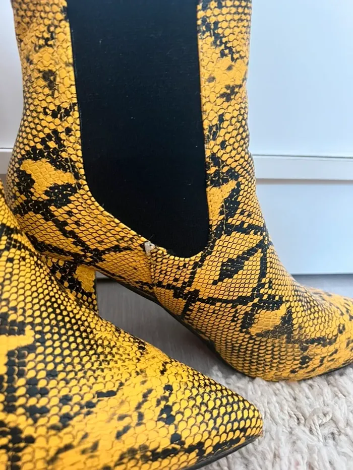 Bottines pointues à talons imprimé python jaune Glamourous - photo numéro 3