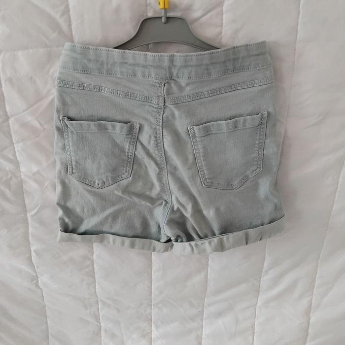 Short bleu clair - photo numéro 3