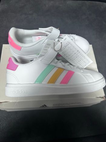 Baskets chaussures adidas neuf