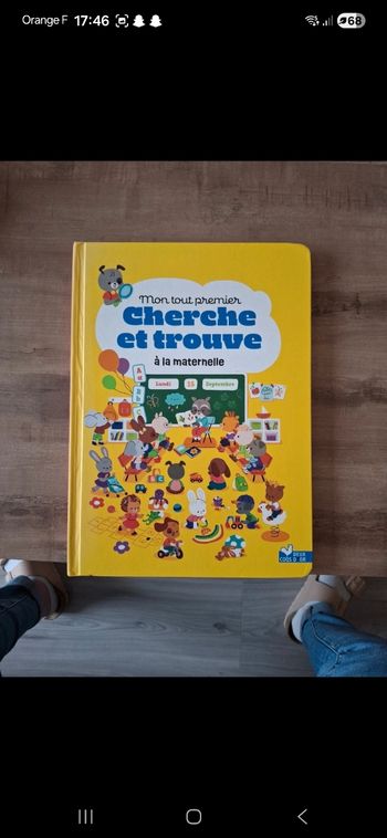 Livre cherche et trouve à la maternelle 