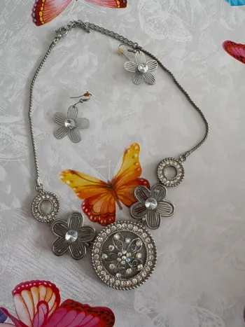 Parure collier boucle d’oreille fleur
