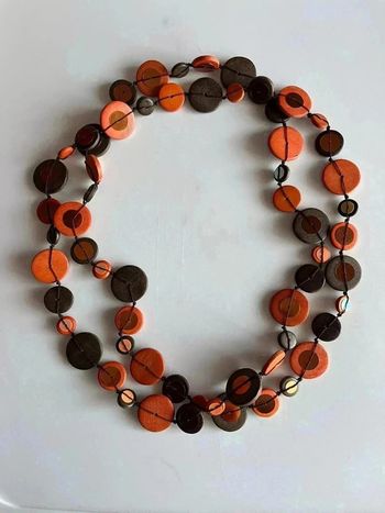 Collier sautoir fantaisie marron et orange