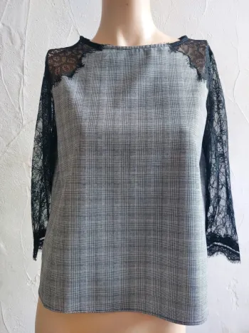 Haut en dentelle et motif à carreaux Taille S
