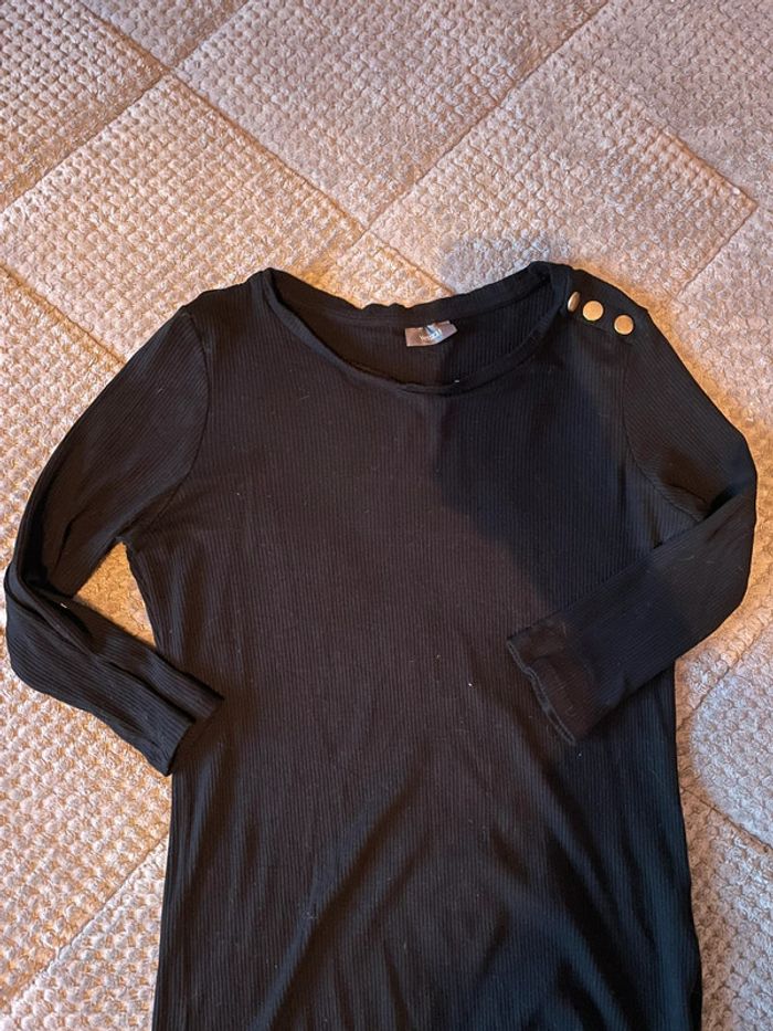 Haut noir manches mi longues