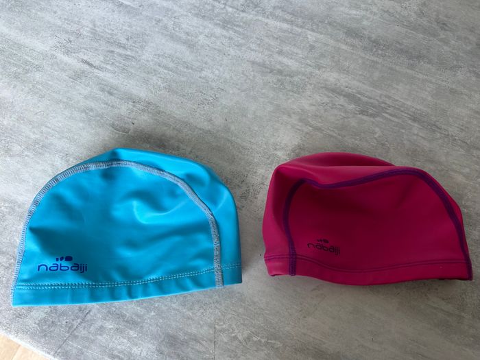 lot 2 bonnets de bain piscine bleu et rose foncé taille XS - photo numéro 2