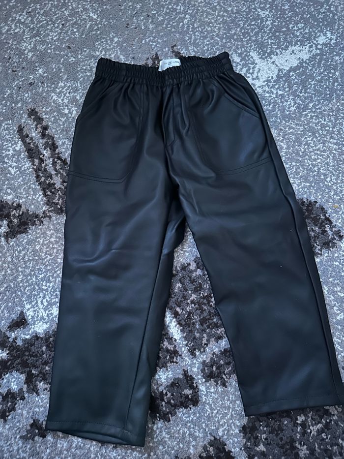 Pantalons semi cuir taille 3-4 ans