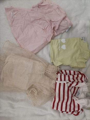 Lot de 4 t-shirts fille – 6 mois + petits cadeaux en bonus