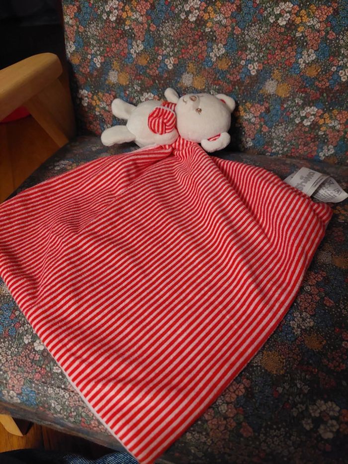 #13 - Shima - doudou ourson blanc mouchoir rouge - photo numéro 4