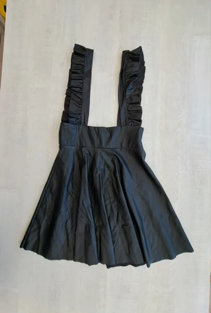 Jupe à bretelles noire - neuve - simili cuir - UP - taille S