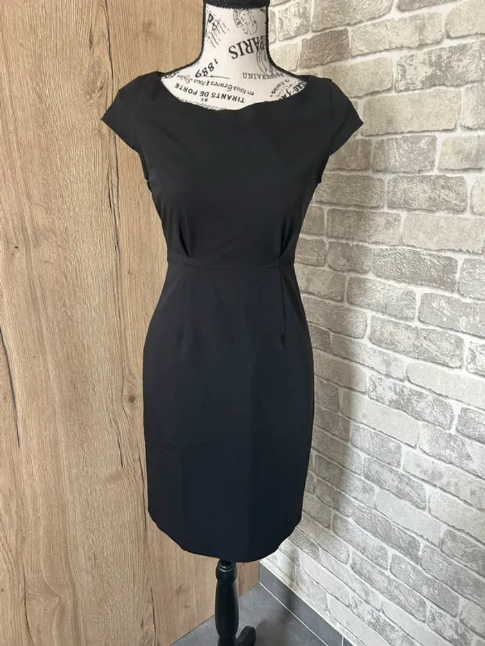 Robe noire chic taille 34