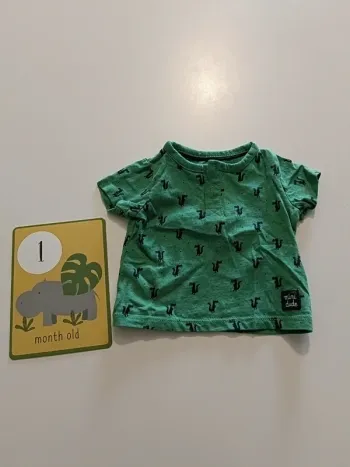 T-shirt motif dinosaure