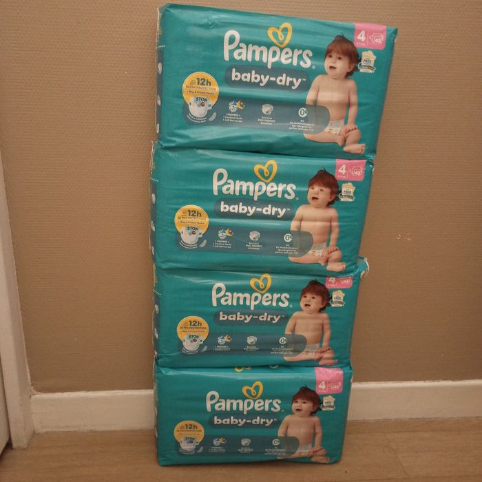 Lot Pampers baby dry taille 4(172 couches)