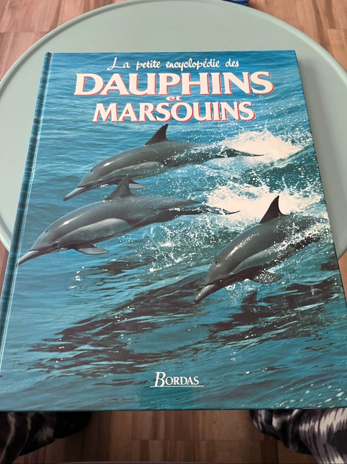 Livre la petite encyclopédie des dauphins et marsouins