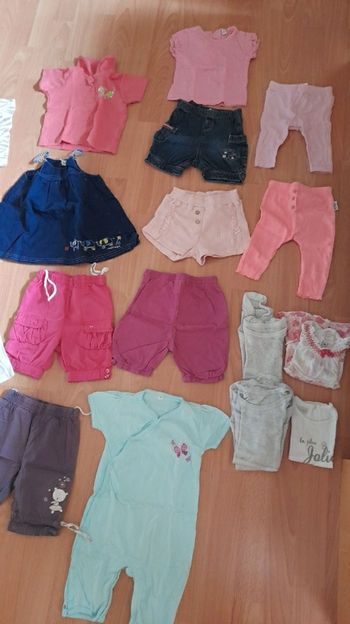 Gros carton complet de 56 vêtements fille 6 mois