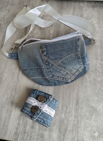Sac banane en jean et bracelet 