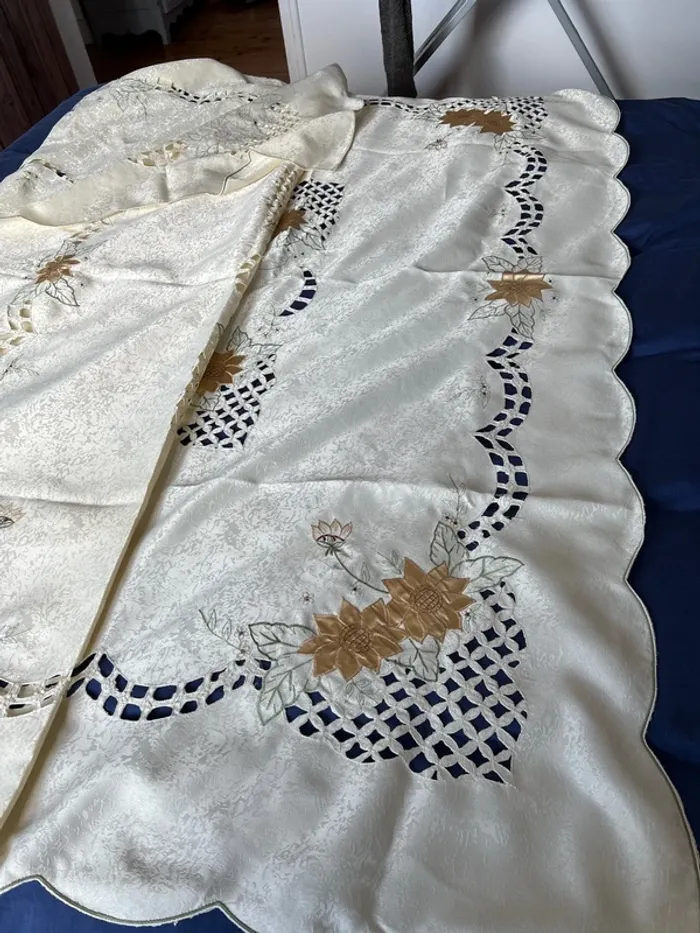 Nappe motifs ajouré et fleuris - photo numéro 4