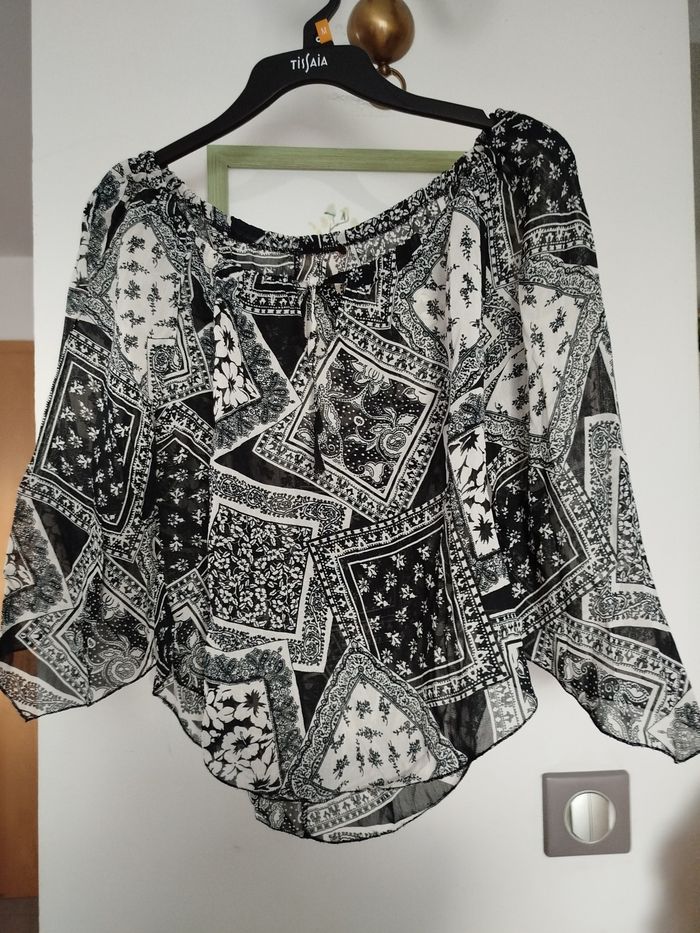 Superbe haut ou chemisier de boutique. Taille 2