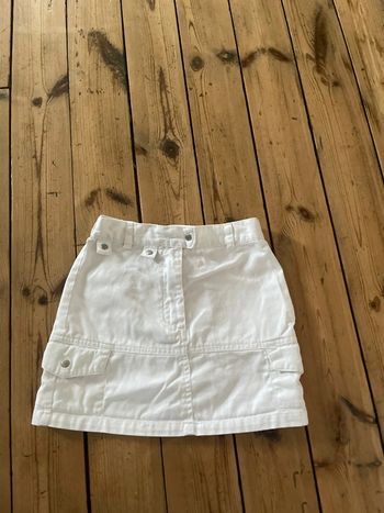 Jupe blanche, influx quatre ans