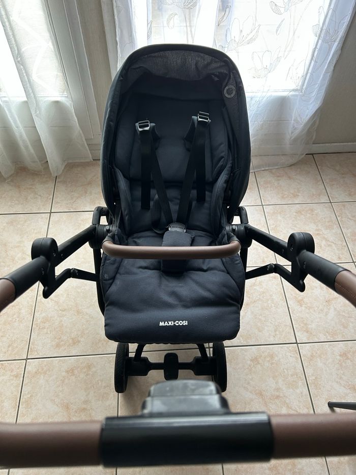 Poussette maxi cosy et ses accessoires - photo numéro 2