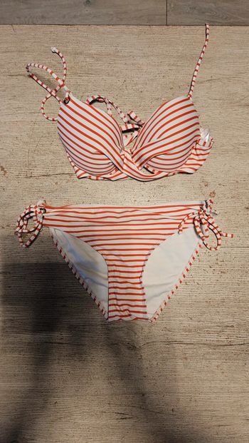 Bikini blanc ligné rouge, taille M, peu mis
