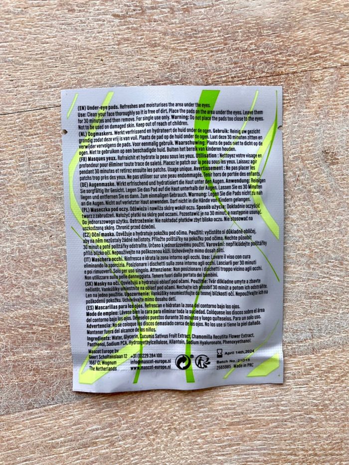 Lot deux masques 1 gommage charbon et 1 yeux concombre – Neuf - photo numéro 5
