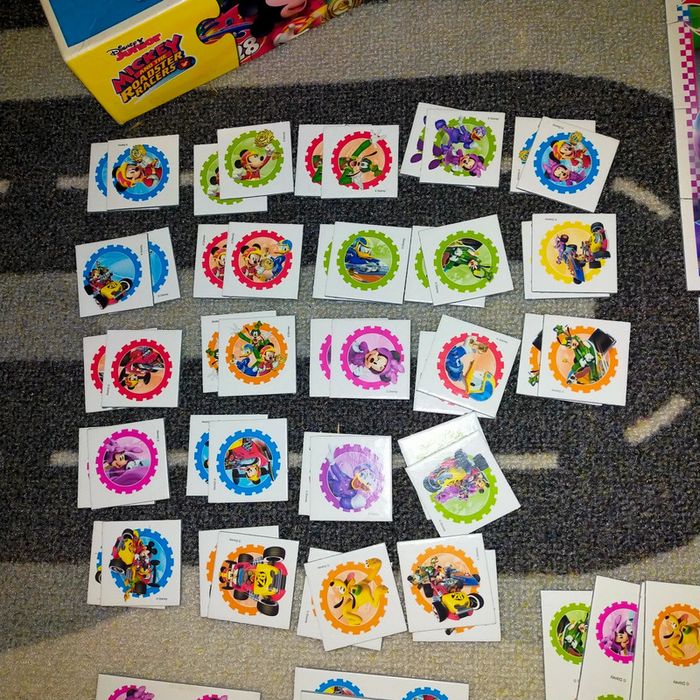 Super kit 4 en 1 deux puzzles 30 pièces, un mémo et un domino Mickey roadster racers - photo numéro 2