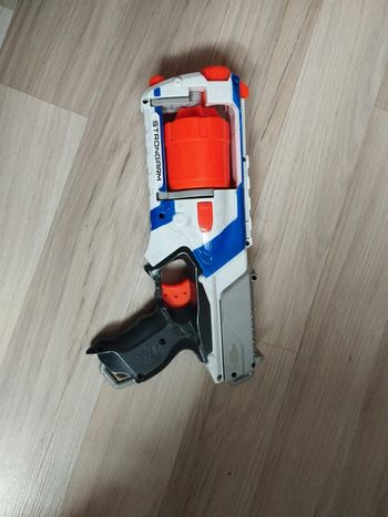 Nerf Élite Strongarm