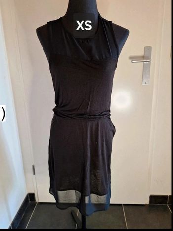 Robe pour femme taille XS Marque H&M très bon état
