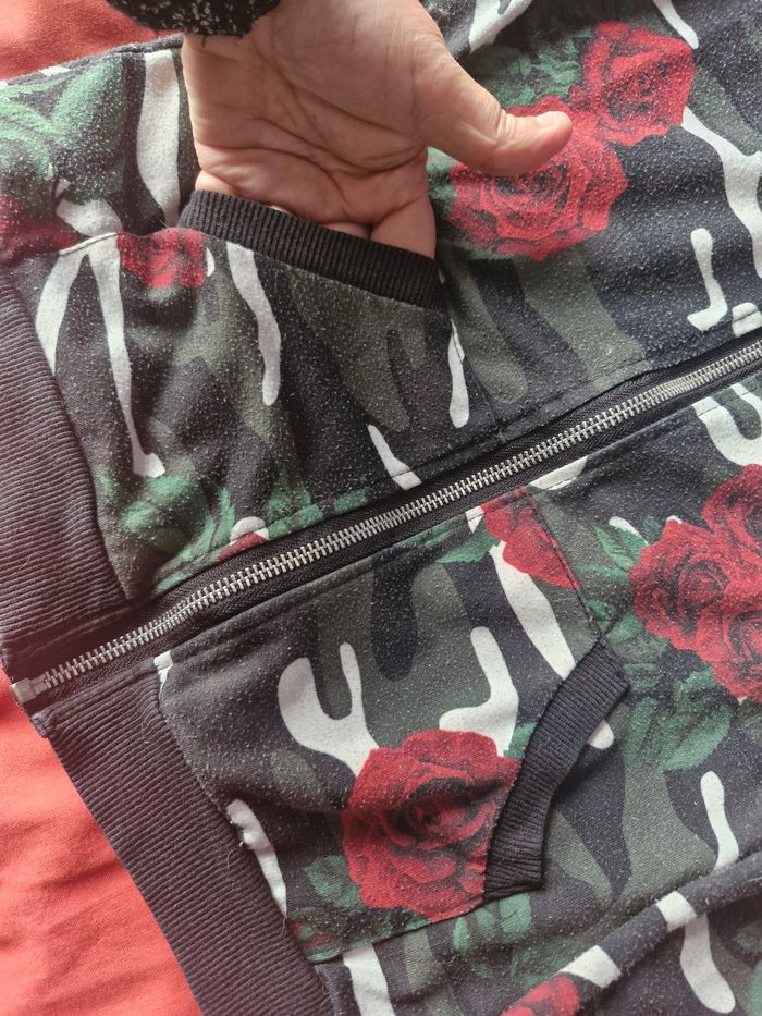 Superbe veste zippée camouflage et roses - photo numéro 4