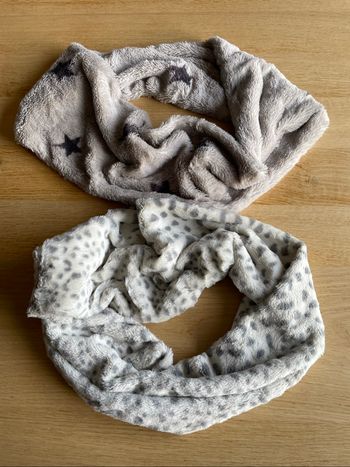 Lot 2 tours de cou fille taille 2/6 ans