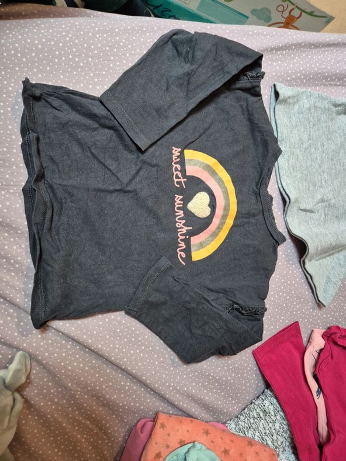 3 t-shirt 18 mois - photo numéro 3