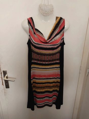 Robe noir avec rayures multicouleur taille 42