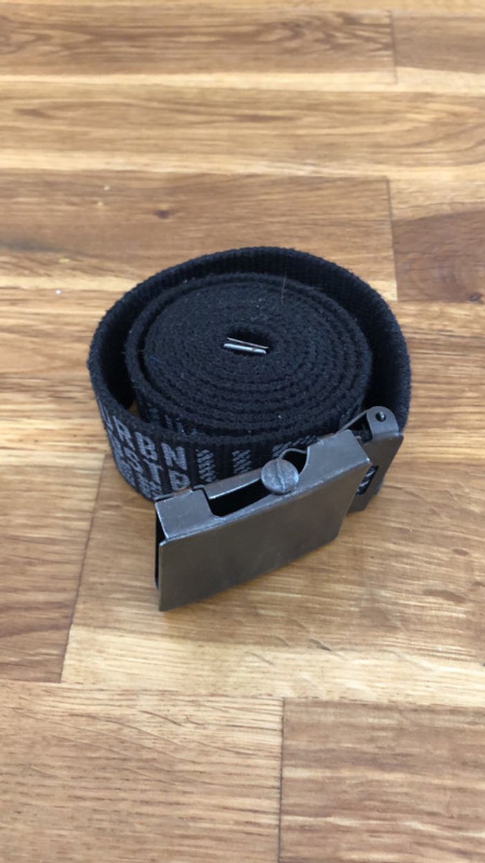 Ravissante ceinture 💜 noire vraiment très chouette - photo numéro 2