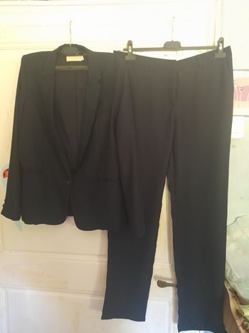 Tailleur pantalon bleu marine, marque La petite étoile, taille 1 (38/40) et 3 (42)