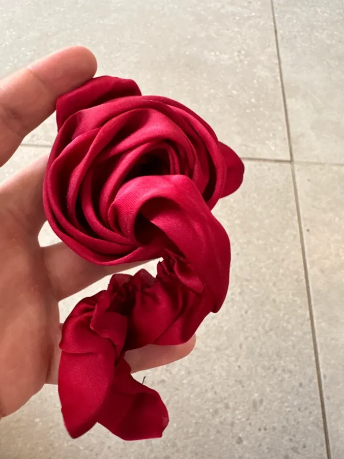 Chouchou Rouje Paris, rouge, très bon état, - photo numéro 3