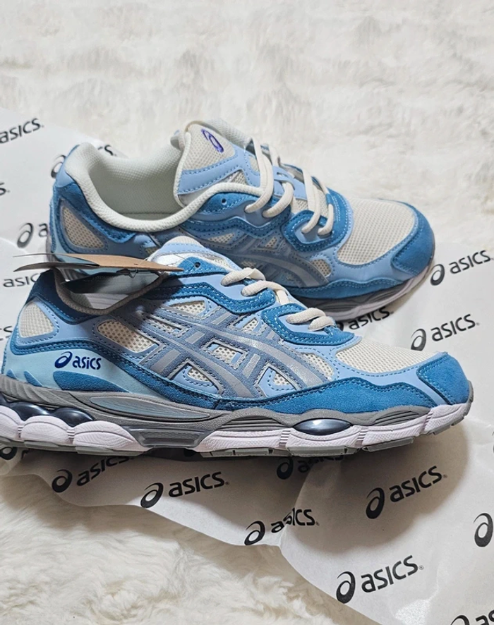 Baskets ASICS GEL NYC taille 37.5
