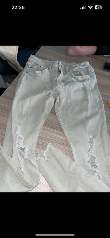 Jean troué bershka