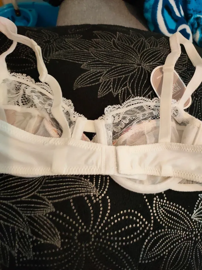 Très joli Soutien gorge dentelle Hechter 85B - photo numéro 10