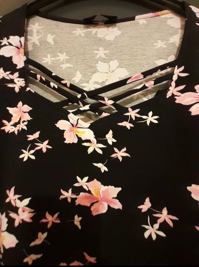 Haut neuf - photo numéro 2