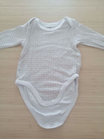 Body manches longues. 3 mois 60cm Vertbaudet. Bon état.