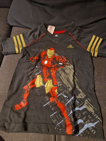 Tee shirt adidas Avengers taille 7/8 ans
