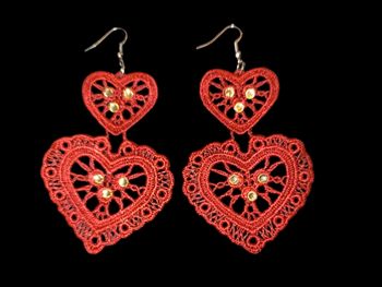 Boucles d'oreille coeur brodés rouge bordeaux