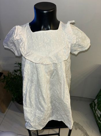 Superbe robe blanche fille taille 2/3 ans en excellent état