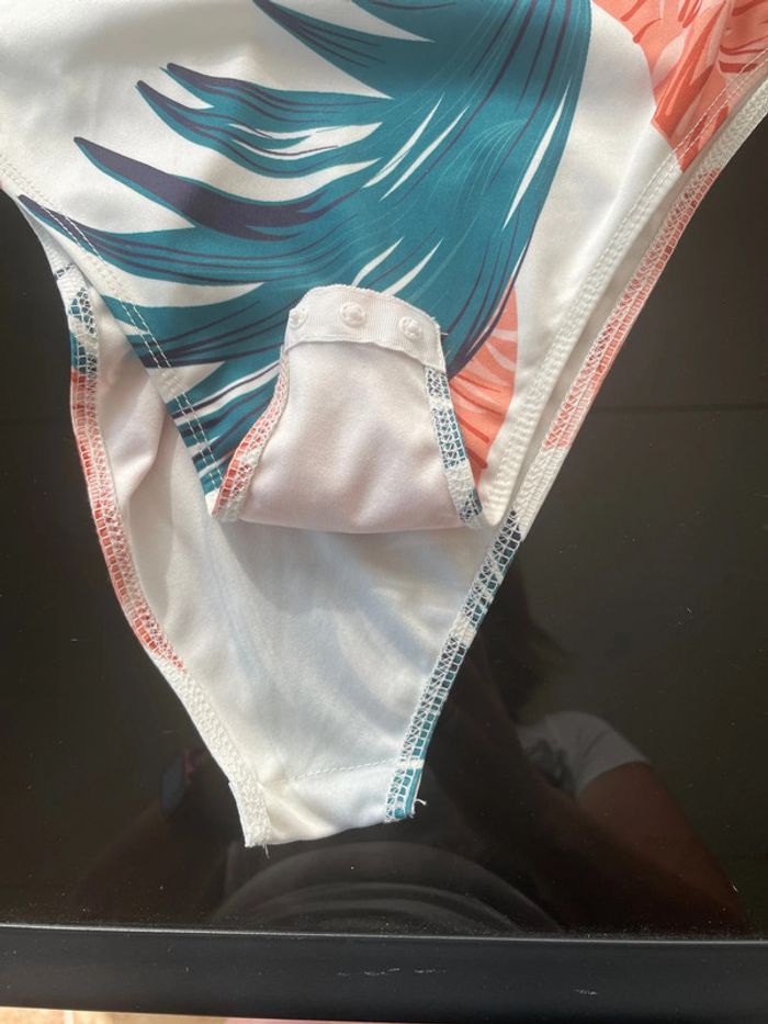 Joli maillot de bain en taille M - photo numéro 2