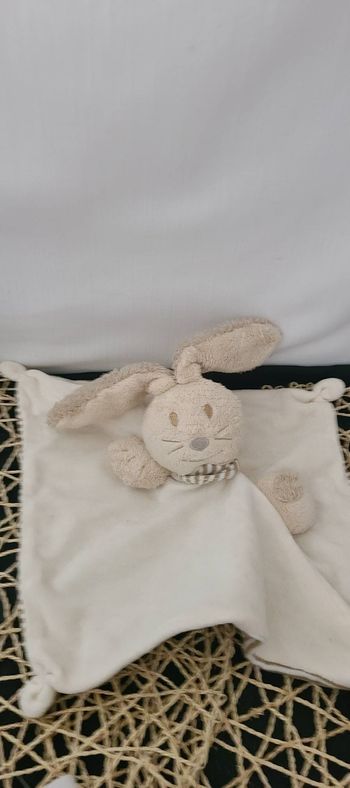 Doudou plat lapin NATURE ET DECOUVERTES beige marron rayures