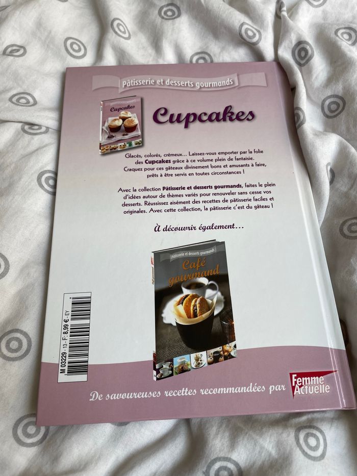 Livre cuisine cupcakes pâtisserie et desserts gourmands - photo numéro 2