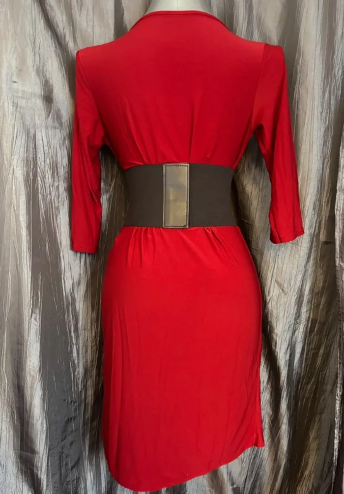Belle robe portefeuille rouge décolleté drapé 38/40 - photo numéro 2