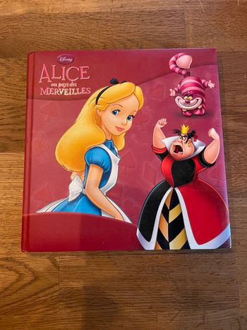 Livre Disney Alice au pays des merveilles