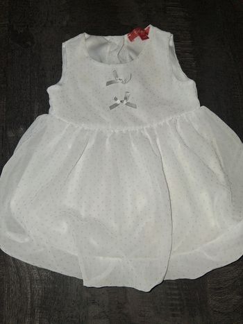 Robe blanche avec nœud