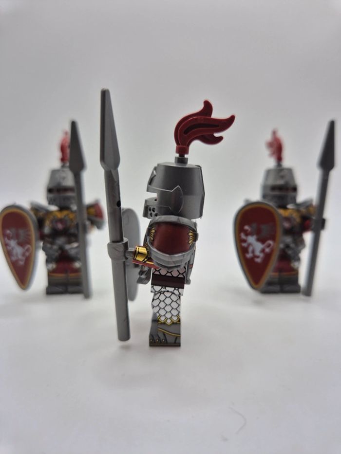 Figurines type lego 3 soldats chevaliers Griffons - photo numéro 3